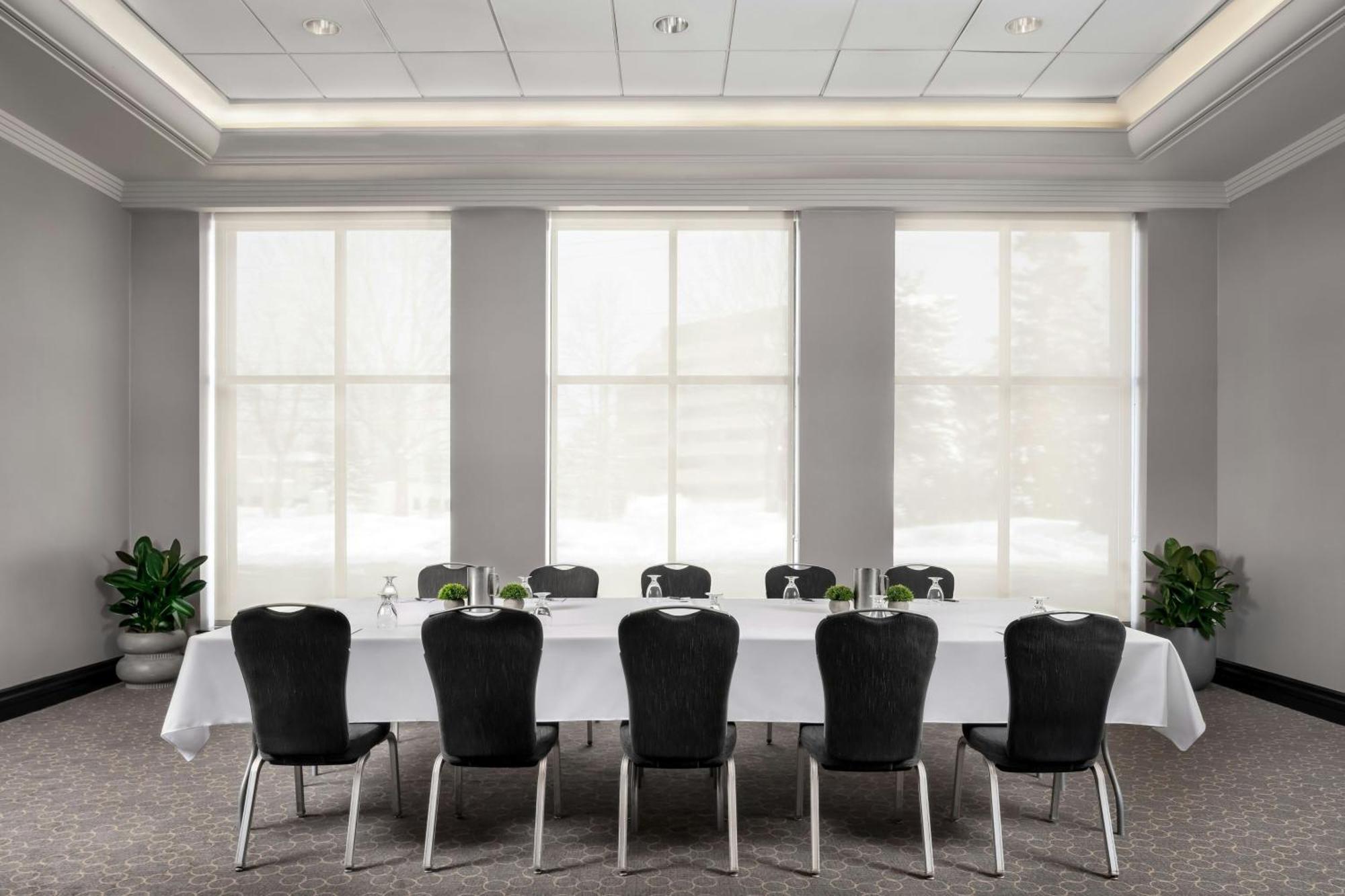 Sheraton Toronto Airport Hotel & Conference Centre Exterior foto